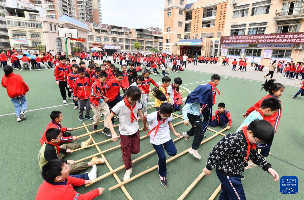 Im體育網(wǎng)站：廣西梧州：學(xué)校里的“民族傳統(tǒng)體育運(yùn)動(dòng)會(huì)”(圖1)