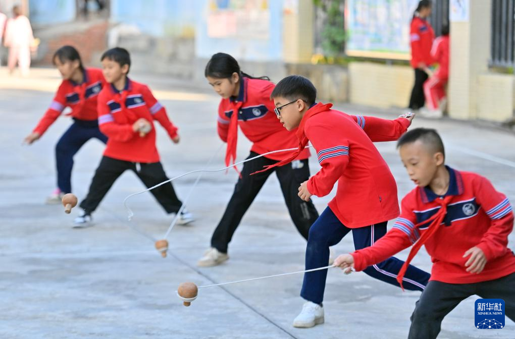 Im體育網(wǎng)站：廣西梧州：學(xué)校里的“民族傳統(tǒng)體育運(yùn)動(dòng)會(huì)”(圖5)