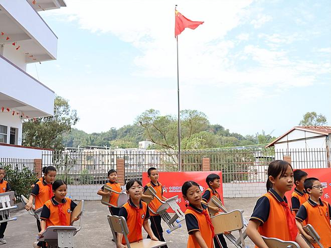 Im體育網(wǎng)站：深圳體彩第九屆愛(ài)心資助鄉(xiāng)村學(xué)校體育器材活動(dòng)再啟航(圖1)