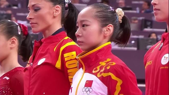 身高僅1米37的奧運(yùn)冠軍20歲迎來(lái)二次發(fā)育退役多年她過(guò)得如何(圖1)