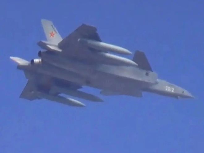敵人倒吸冷氣！殲-20“野獸模式”刷爆全網(wǎng)掛滿14枚空空導(dǎo)彈！網(wǎng)友：不要隱身了？(圖3)