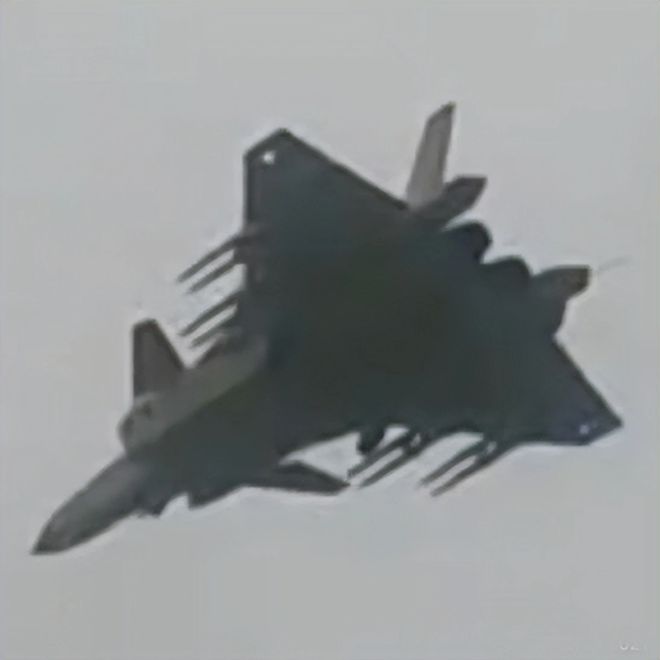 敵人倒吸冷氣！殲-20“野獸模式”刷爆全網(wǎng)掛滿14枚空空導(dǎo)彈！網(wǎng)友：不要隱身了？(圖4)