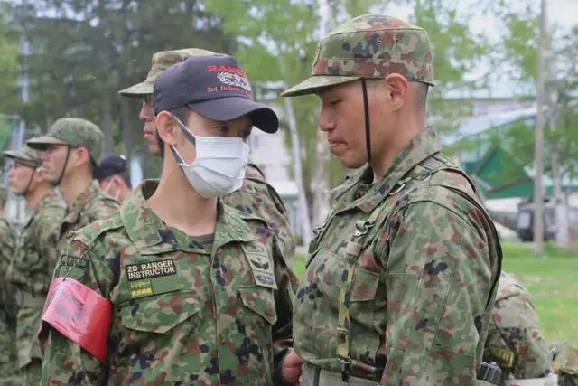 Im（中國(guó)體育）：最離奇的死法？日本自衛(wèi)隊(duì)員被機(jī)槍砸中胸口當(dāng)場(chǎng)死亡！(圖21)