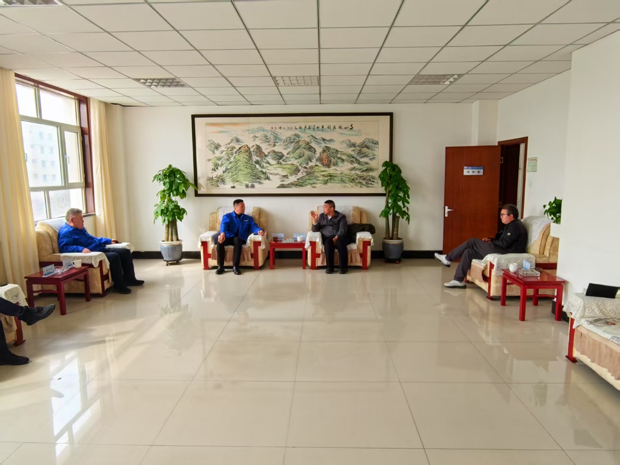 Im（中國(guó)體育）：上海鋼聯(lián)董事長(zhǎng)朱軍紅一行拜訪(fǎng)新疆昆玉鋼鐵有限公司(圖1)