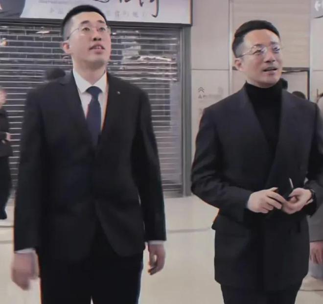 麻六記小井現(xiàn)身北京汪小菲全程陪同規(guī)格高兩人同坐一起用餐！(圖2)