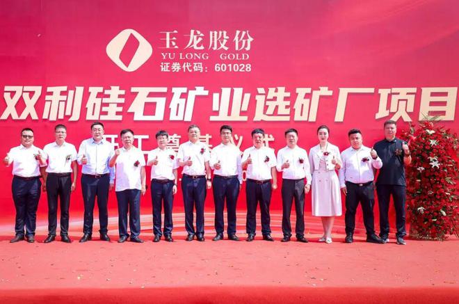 數(shù)百個鋼企老板破產他卻得以安全逃離一家六口提走40億(圖1)