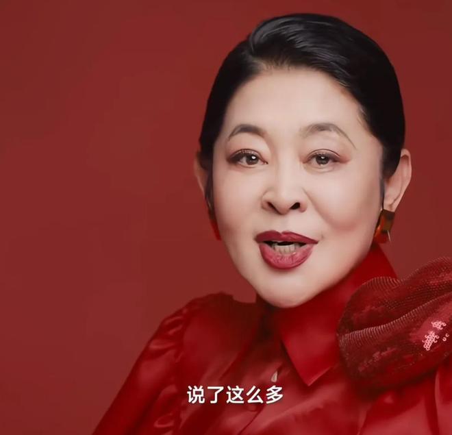 66歲倪萍拍母親節(jié)廣告嘴大下巴長臉變形被吐槽開了恐怖特效(圖9)