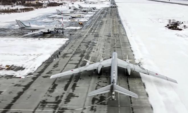 俄羅斯轟炸機(jī)“傻呵呵”露天停放被烏軍擊中41架是因?yàn)樽袷孛蓝鞱ew-START規(guī)定？(圖14)
