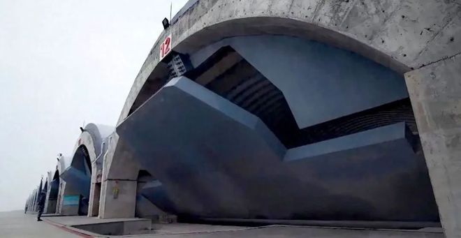 俄羅斯轟炸機(jī)“傻呵呵”露天停放被烏軍擊中41架是因?yàn)樽袷孛蓝鞱ew-START規(guī)定？(圖15)