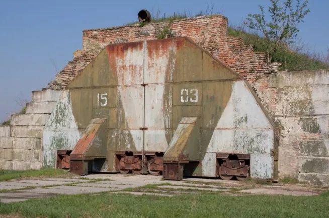 俄羅斯轟炸機(jī)“傻呵呵”露天停放被烏軍擊中41架是因?yàn)樽袷孛蓝鞱ew-START規(guī)定？(圖13)